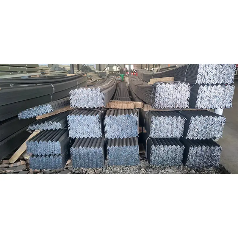 Črna kotna jeklena palica